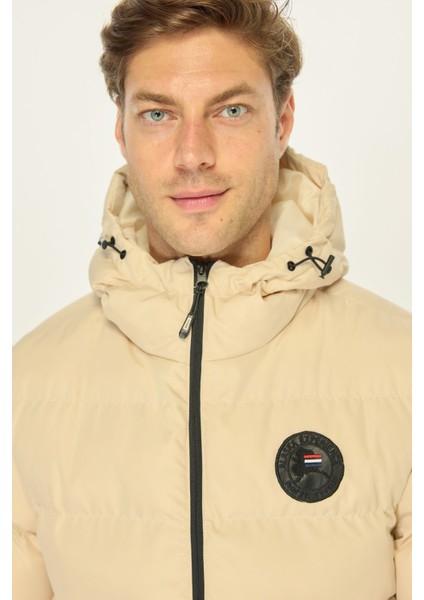 Erkek Bej Astarlı Su ve Rüzgar Geçirmez Kapüşonlu Kışlık Şişme Mont
