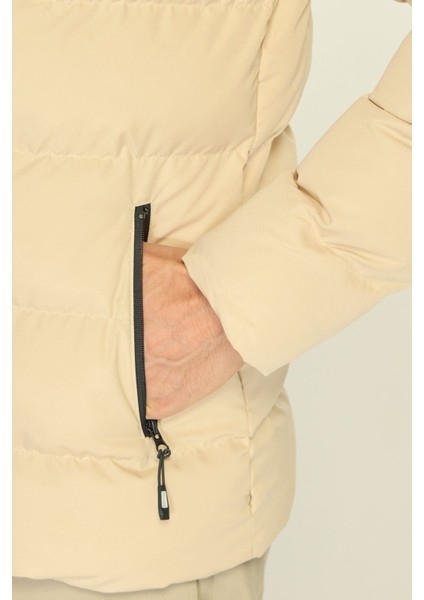 Erkek Bej Astarlı Su ve Rüzgar Geçirmez Kapüşonlu Kışlık Şişme Mont