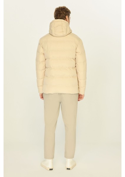 Erkek Bej Astarlı Su ve Rüzgar Geçirmez Kapüşonlu Kışlık Şişme Mont