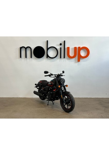 2024 Um Renegade Vegas 125