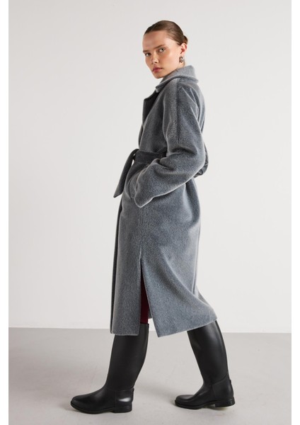 Pelüş Astarlı Uzun Kemer Detaylı Kaban Siyah