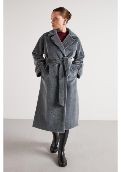 Pelüş Astarlı Uzun Kemer Detaylı Kaban Siyah fırsatları