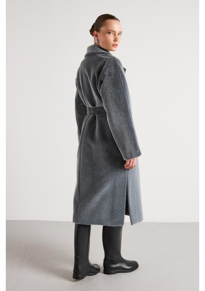 Pelüş Astarlı Uzun Kemer Detaylı Kaban Siyah