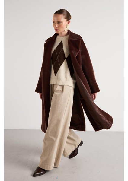 Pelüş Astarlı Uzun Kemer Detaylı Kaban Kahve