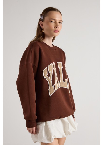 Kadın Kahve Nakışlı Şardonlu Oversize Sweatshirt 30080 modelleri