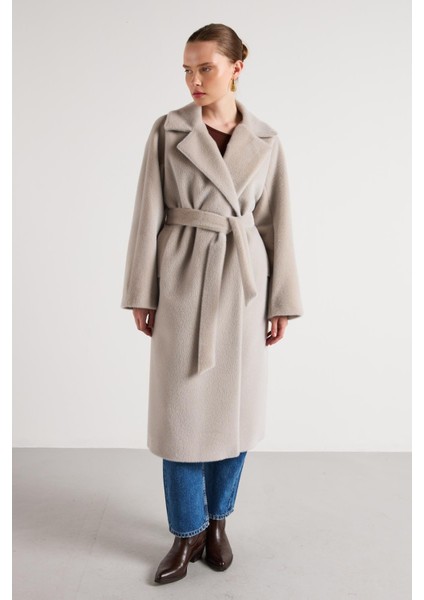 Pelüş Astarlı Uzun Kemer Detaylı Kaban Gri