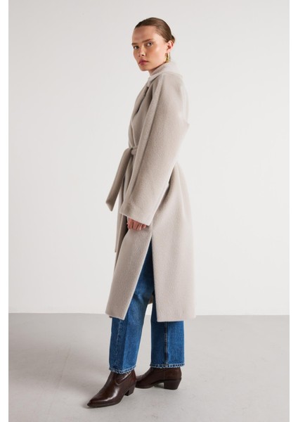 Pelüş Astarlı Uzun Kemer Detaylı Kaban Gri modelleri