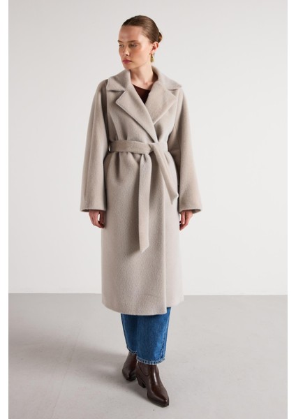 Pelüş Astarlı Uzun Kemer Detaylı Kaban Gri