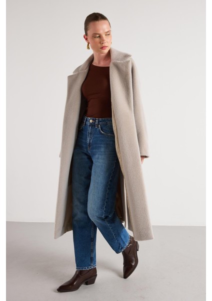 Pelüş Astarlı Uzun Kemer Detaylı Kaban Gri