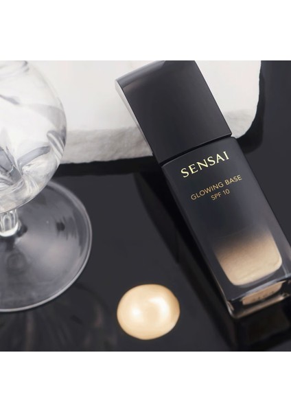 Glowing Base - Makyaj Bazı 30 ml fırsatları