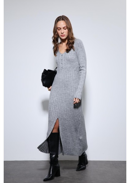 Gri Yırtmaç Detaylı Triko Elbise