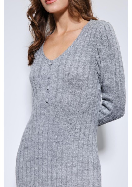 Gri Yırtmaç Detaylı Triko Elbise