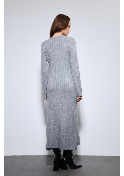 Gri Yırtmaç Detaylı Triko Elbise