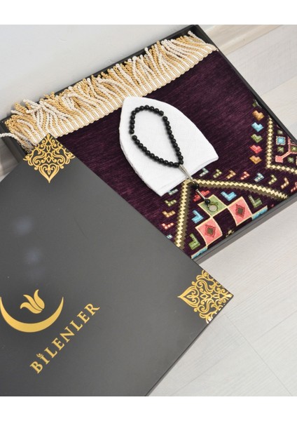 Erkekler Için Seccade Takke Tesbih Hediyelik Seti –kilim Desenli Kadife Astarlı Seccade, 33’lü Erkek Tesbihi, Takke ve Özel Kutu