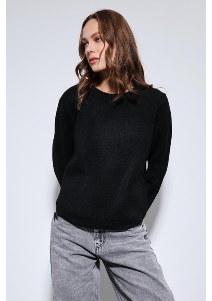 Siyah Düğme Detaylı Triko Kazak modelleri