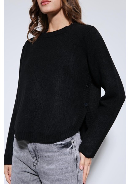 Siyah Düğme Detaylı Triko Kazak indirimleri