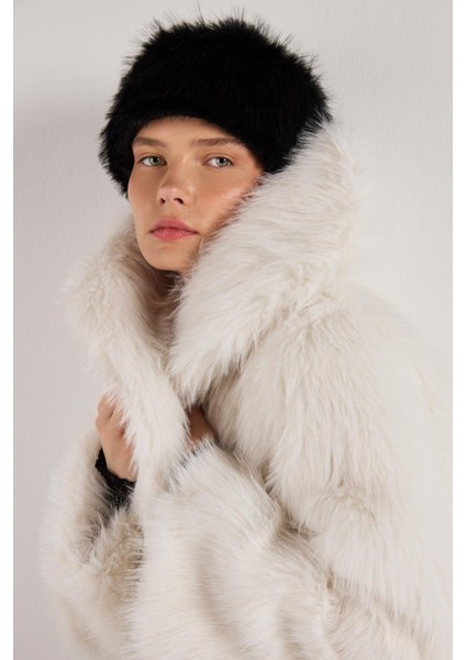 Kadın Beyaz Kısa Kürk Kaban 30075