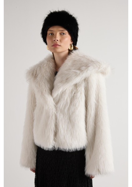 Kadın Beyaz Kısa Kürk Kaban 30075 fırsatları