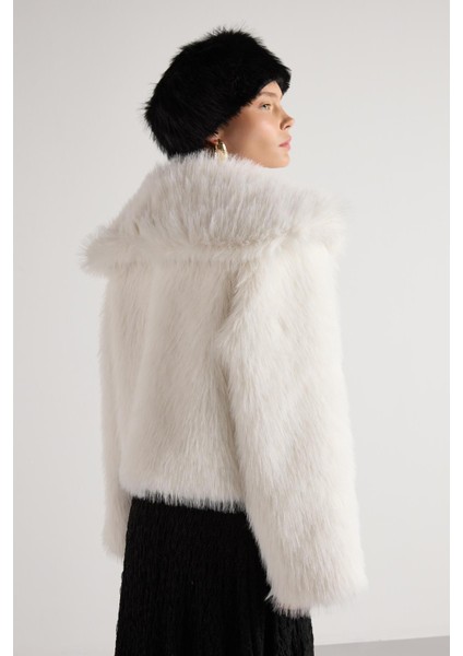 Kadın Beyaz Kısa Kürk Kaban 30075