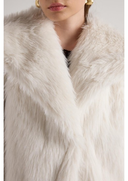 Kadın Beyaz Kısa Kürk Kaban 30075