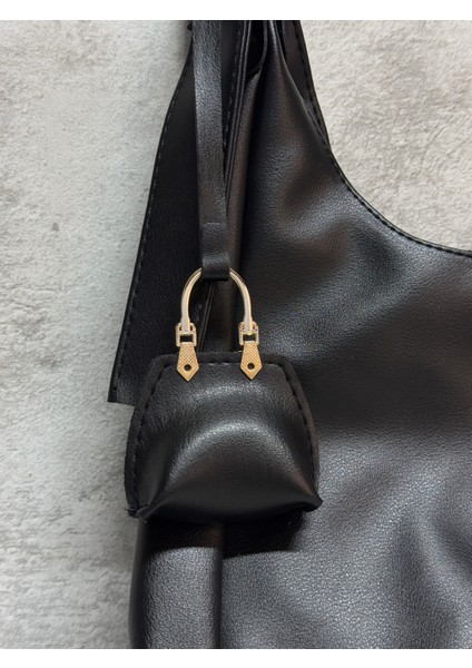 Siyah Renkli Suni Deri Büyük Boy Fermuarlı Omuz Askılı Çanta ve Minik Çanta Aksesuarı fiyatları