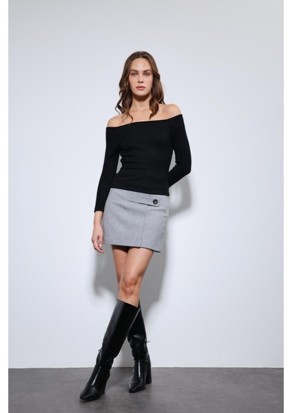 Siyah Açık Omuz Detaylı Top