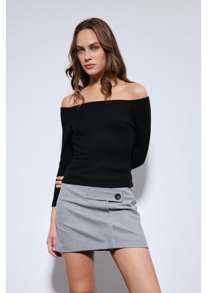 Siyah Açık Omuz Detaylı Top fiyatları