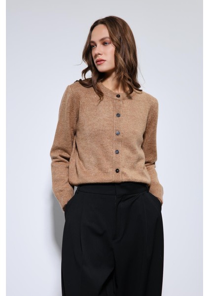 Bej Yumuşak Dokulu Hırka fiyatları