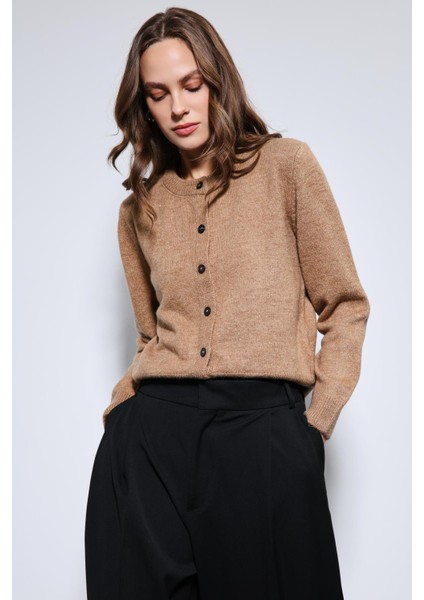 Bej Yumuşak Dokulu Hırka indirimleri