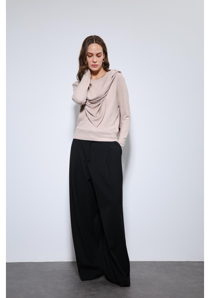 Bej Drapeli Şal Detaylı Top