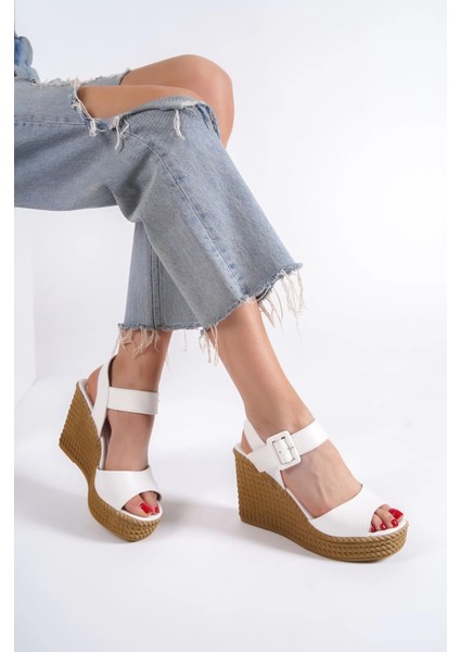 Perla Tokalı Lastikli Dolgu Topuklu Ortopedik Taban Hasır Görünümlü Kadın Sandalet Ckt - Beyaz fiyatları