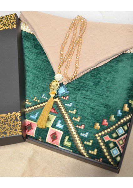 Çeyizlik Hediyelik Seccade Eşarp Tesbih Set – Kilim Desenli Kadife Astarlı Seccade, Eşarp, Kristal Tesbih Özel Kutulu Lüks Hediye Seti