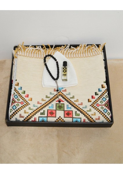 Erkekler Için Seccade Takke Tesbih Esans Hediyelik Seti – Kilim Desenli Kadife Astarlı Seccade ve Özel Kutulu Lüks Hac Umre Hediyesi fiyatları