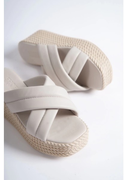 Joymıx Dolgu Topuklu Ortopedik Taban Hasır Görünümlü Kadın Terlik Ckt - Krem indirimleri