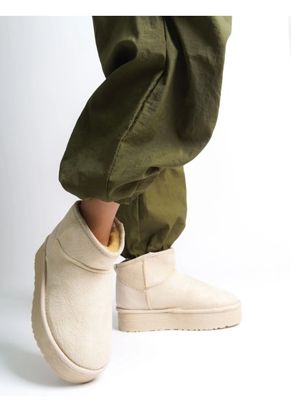 Amelıa Bağcıksız Düz ve Kalın Taban Içi Kürklü Kısa Süet Kadın Bot Skt - Krem fiyatları