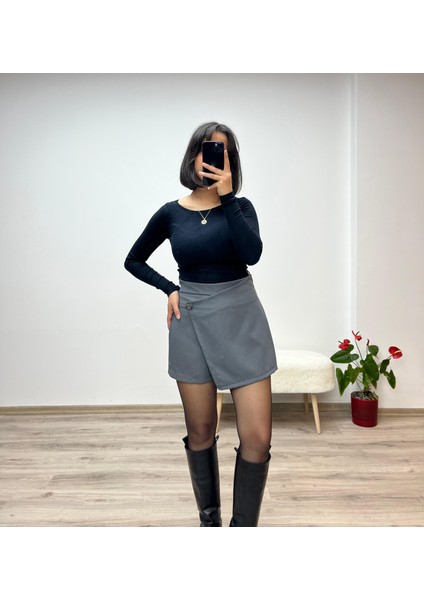 Düğme Detaylı Şort Etek fiyatları