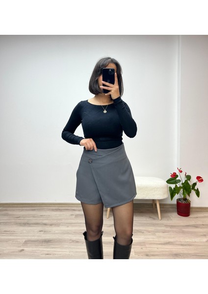 Düğme Detaylı Şort Etek fırsatları