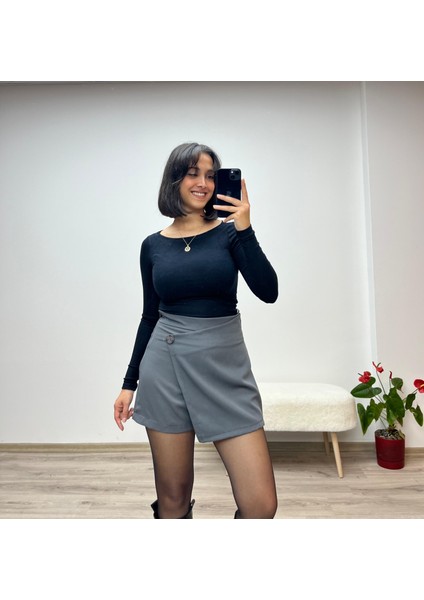 Düğme Detaylı Şort Etek indirimleri