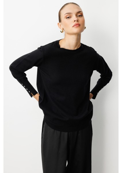 Kol Düğmeli Siyah Yuvarlak Yaka Ince Triko Kazak fiyatları