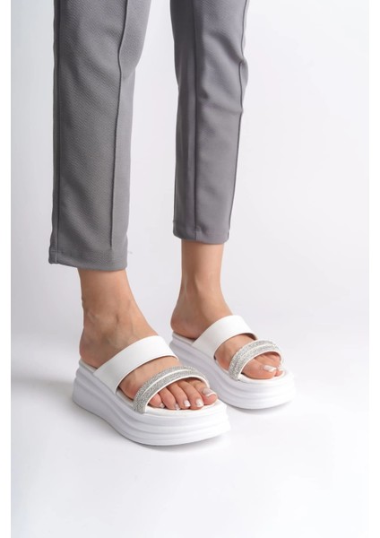 Sarah Düz Topuklu Taşlı Şeritli Kalın ve Ortopedik Taban Kadın Terlik Cbt - Beyaz