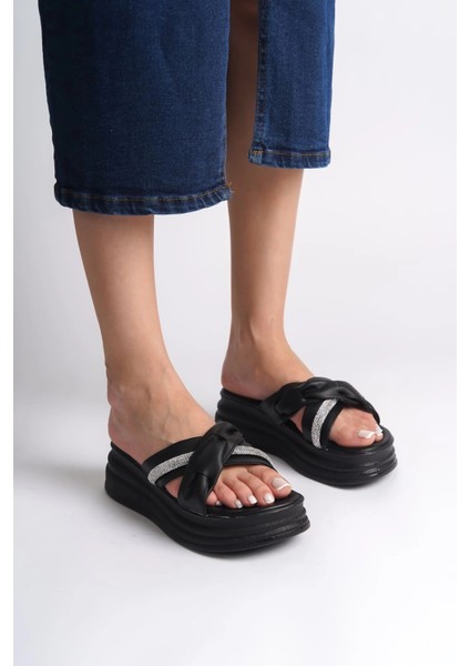 Clara Düz Topuklu Kurdele Desenli Taşlı Kalın ve Ortopedik Taban Kadın Terlik Cst - Siyah