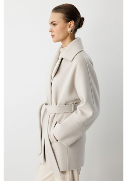 Rahat Kesim Yünlü Kısa Bej Rengi Kaşe Kaban modelleri