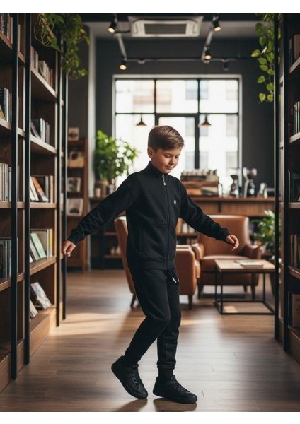 Erkek Çocuk T-Shirt Kapüşonlu Hırkalı Üçlü Eşofman Takım modelleri