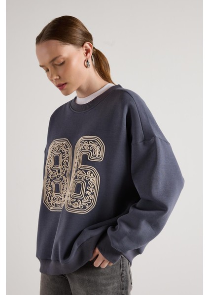 Nakışlı 3 Iplik Şardonlu Sweatshirt Füme indirimleri