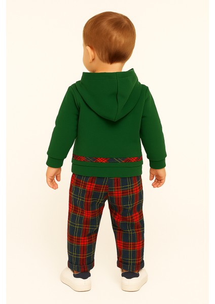 Kr Kıds Erkek Bebek 3’lü Kombin – Yeşil Kapüşonlu Ayıcık Nakışlı Hırka, Baskılı Tişört ve Kareli Pantolon modelleri