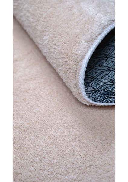 Bej Oval Post Peluş Halı – Yumuşak Dokulu, Kaymaz Dot Taban, Antibakteriyel – Makinada Yıkanabilir Yolluk Halı fiyatları