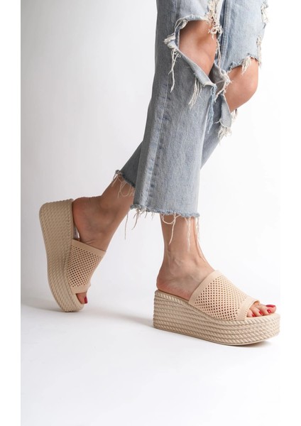 Marla Dolgu Topuklu Ortopedik Taban Hasır Görünümlü Triko Kadın Terlik Tkt - Ten