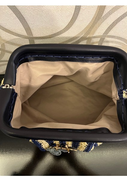 Elörgüsü Burslu Lacivert Krem Çanta fırsatları