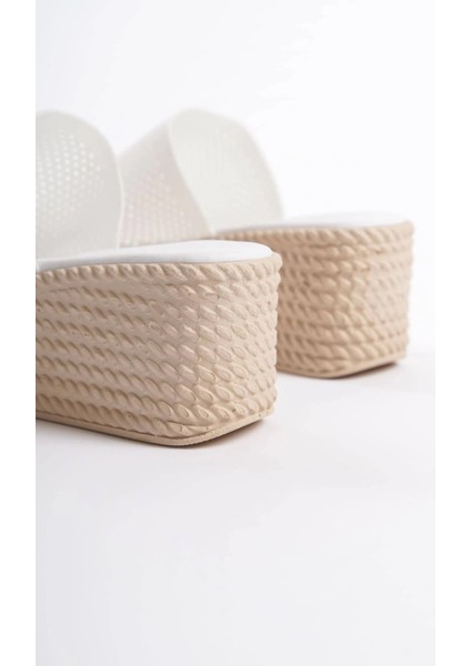 Marla Dolgu Topuklu Ortopedik Taban Hasır Görünümlü Triko Kadın Terlik Tkt - Beyaz indirimleri