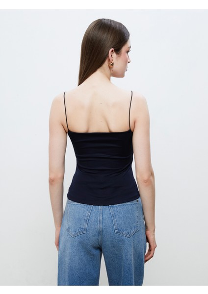 Kare Yaka Kadın Atlet fırsatları